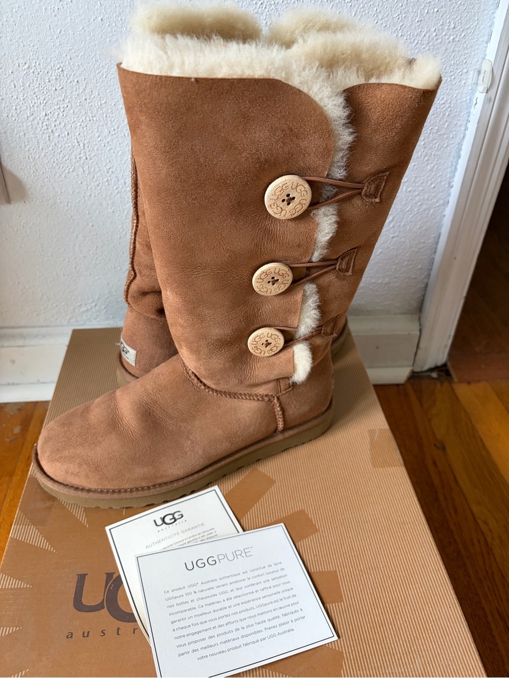 UGG Bailey Button Triplet Chestnut Suede Boot 1873 (9)